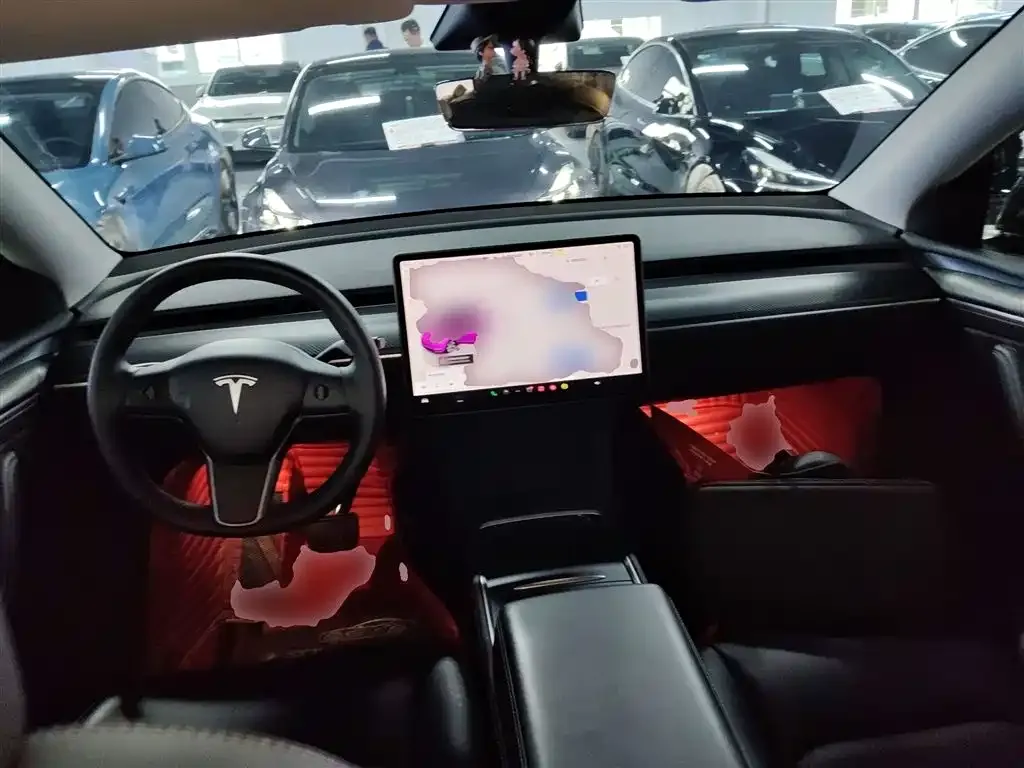 Tesla Model Y — фото 10
