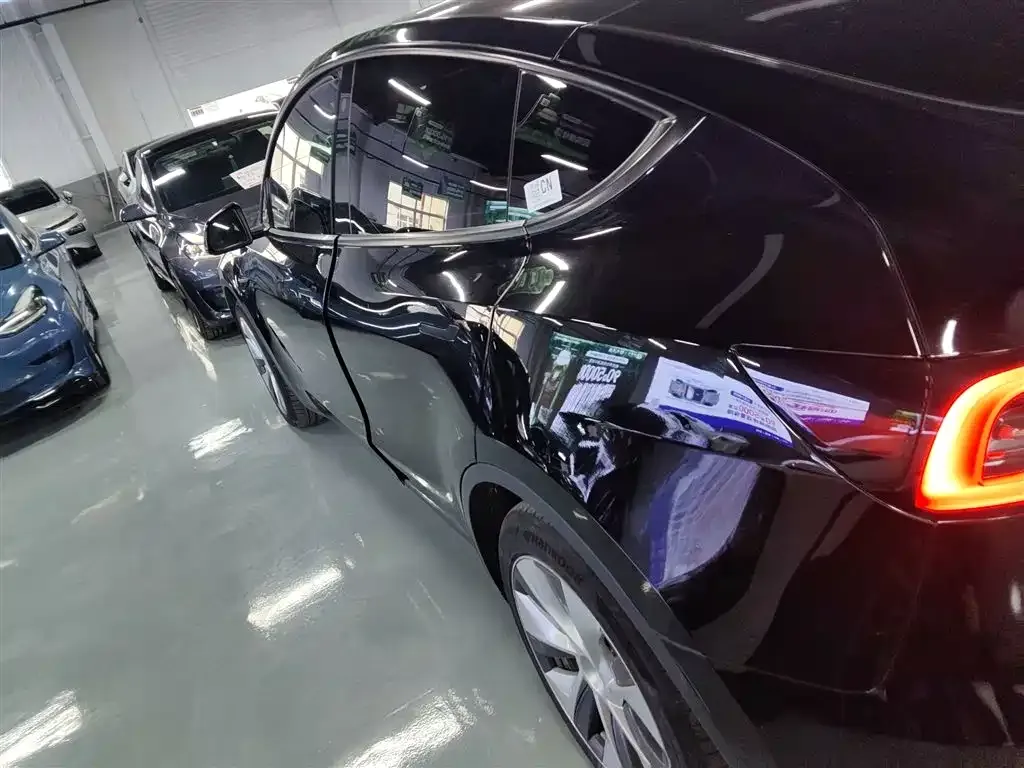 Tesla Model Y — фото 5