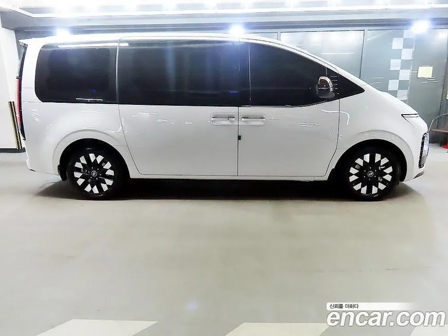 Hyundai Staria — фото 3