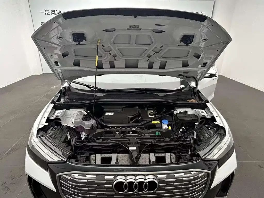 Audi Q4 e-tron — фото 10