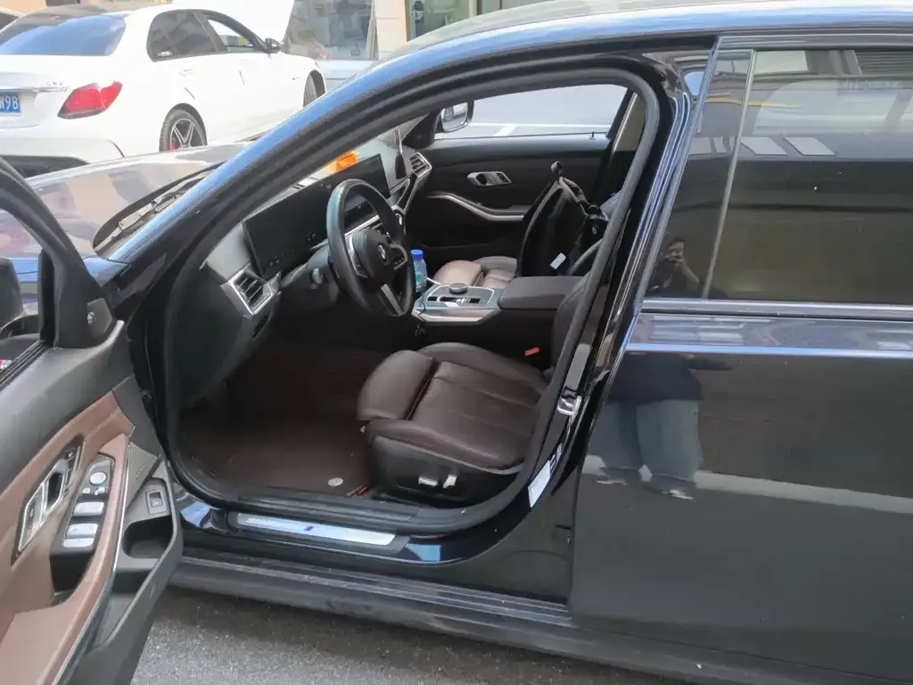 BMW 3 Series 2023 из CN, фото 3