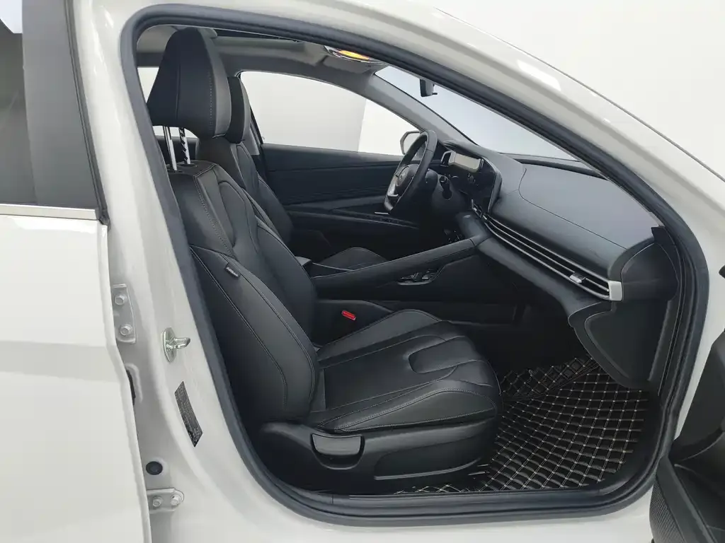 Hyundai Elantra 2022 из CN, фото 10