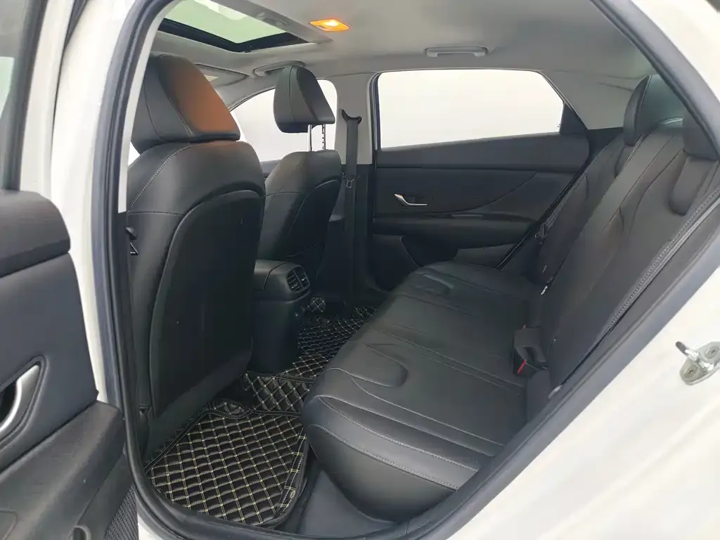 Hyundai Elantra 2022 из CN, фото 8