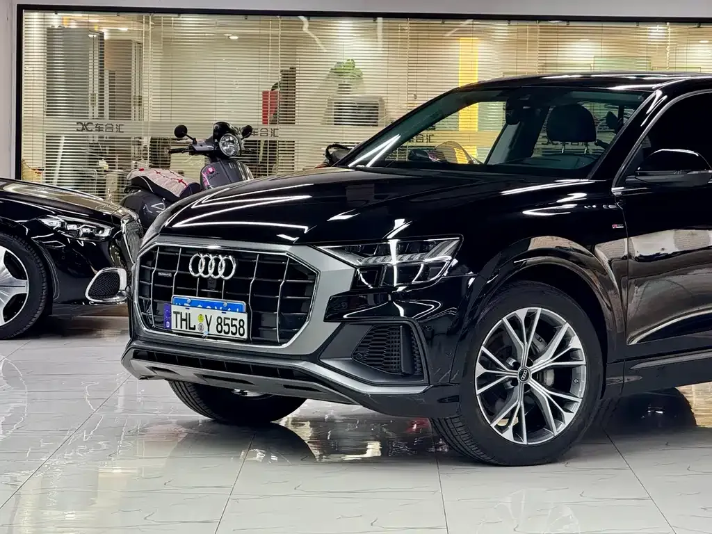 Audi Q8 2023 из CN, фото 2
