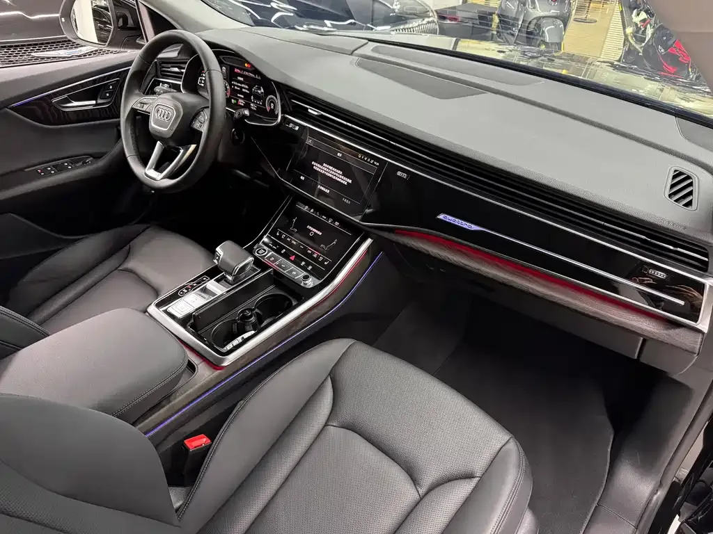 Audi Q8 2023 из CN, фото 6