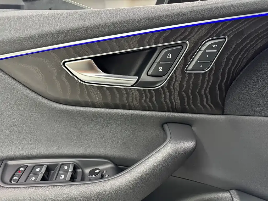 Audi Q8 2023 из CN, фото 8