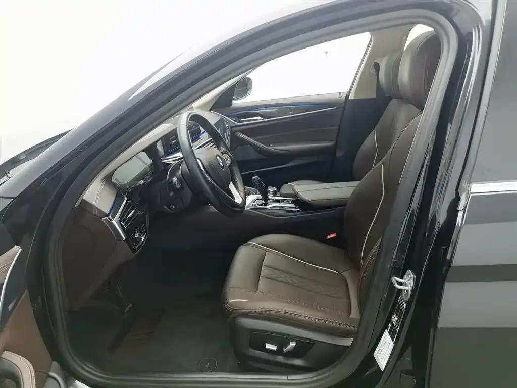 BMW 5 Series 2023 из CN, фото 10