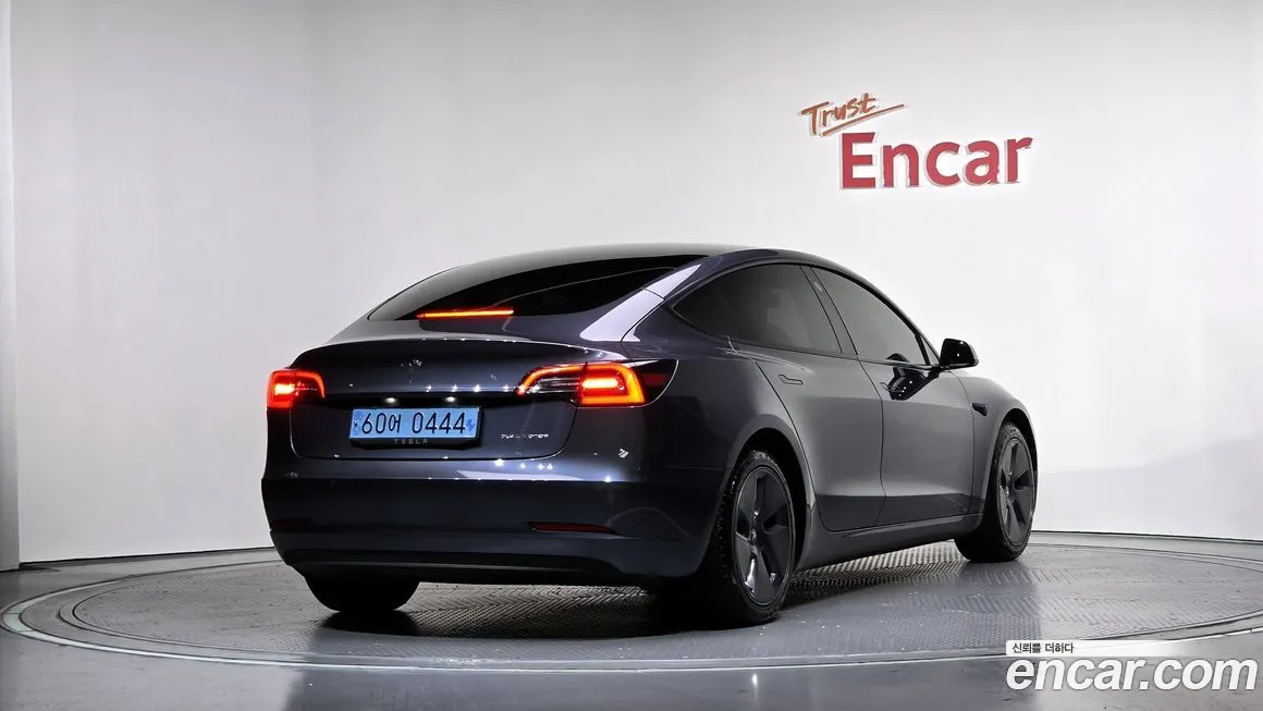 Tesla Model 3 — фото 2