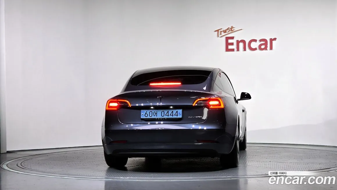 Tesla Model 3 — фото 4