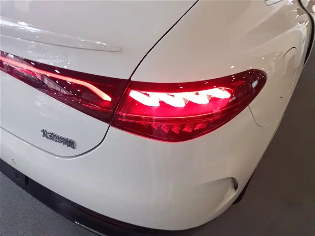 Mercedes-Benz EQE 2023 из CN, фото 8