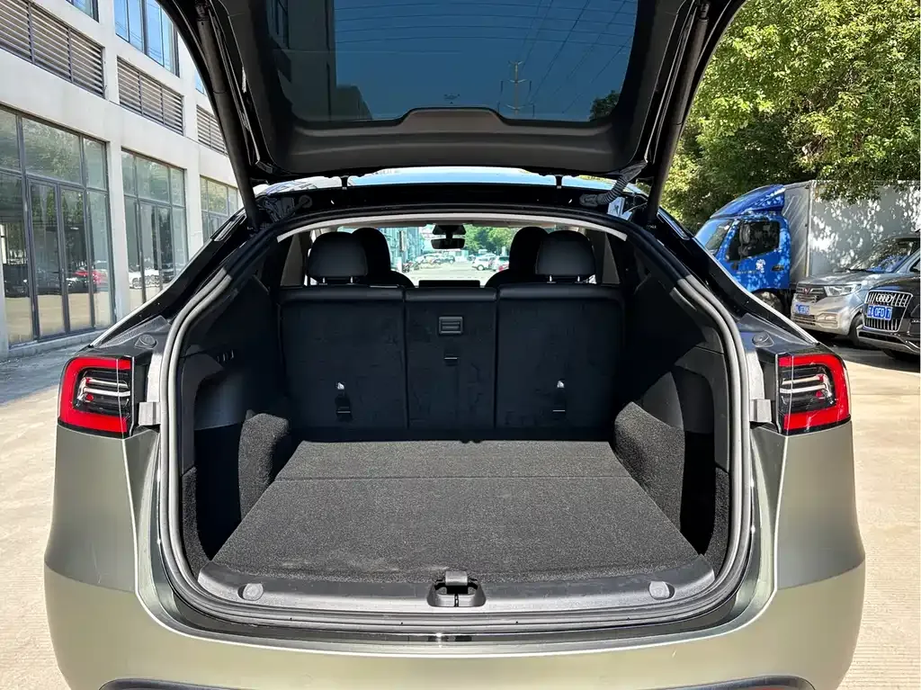 Tesla Model Y 2023 из CN, фото 8
