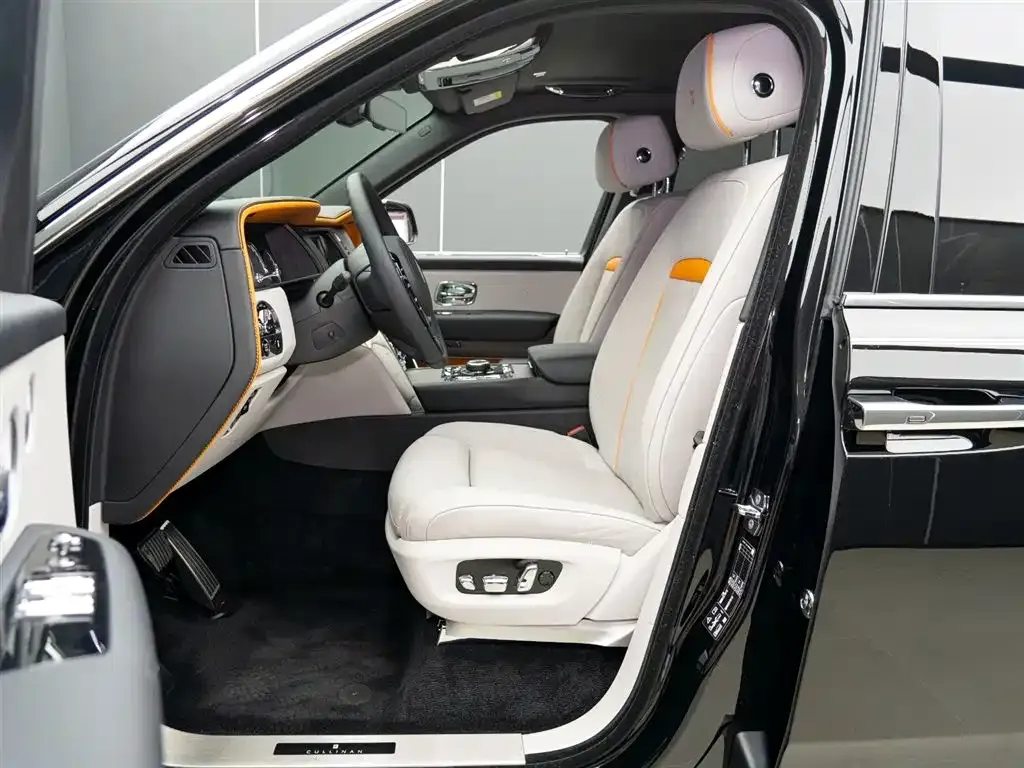 Rolls-Royce Cullinan 2024 из CN, фото 9
