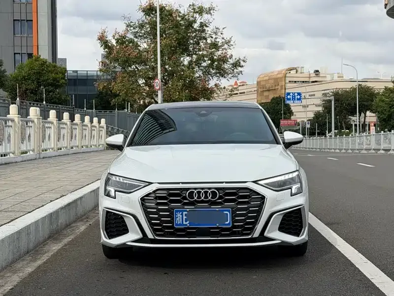 Audi A3 2023 из CN, фото 2