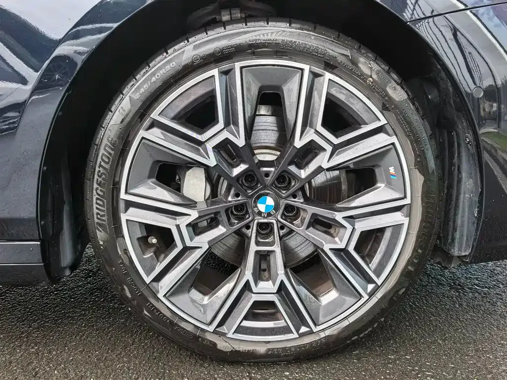 BMW 5 Series 2025 из CN, фото 10