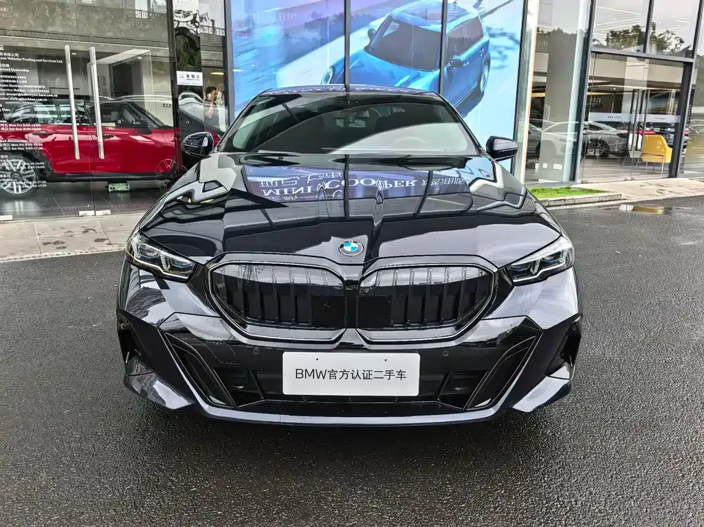 BMW 5 Series 2025 из CN, фото 2