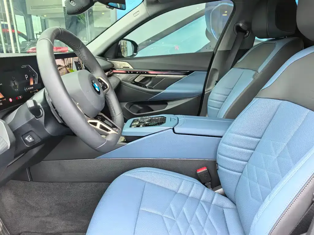 BMW 5 Series 2025 из CN, фото 5