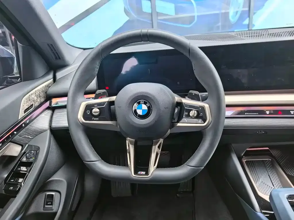 BMW 5 Series 2025 из CN, фото 7