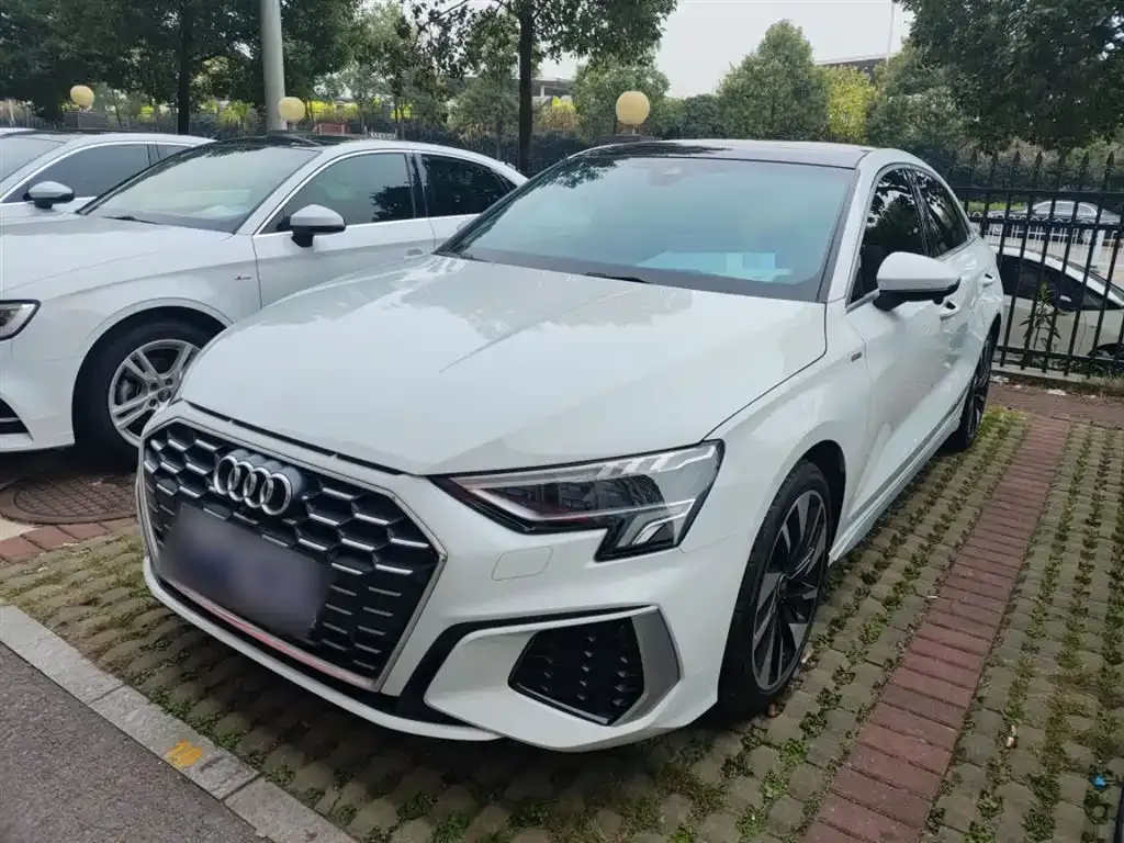 Audi A3 2023 из CN, фото 1