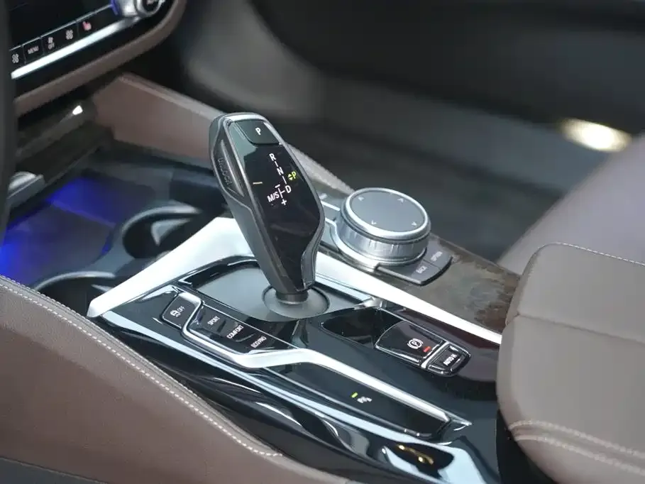 BMW 5 Series 2022 из CN, фото 10