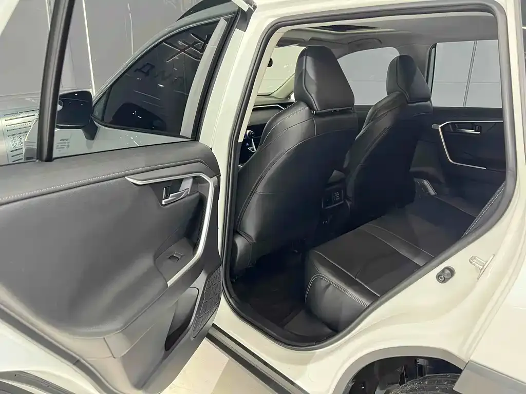 Toyota Wildlander 2021 из CN, фото 7