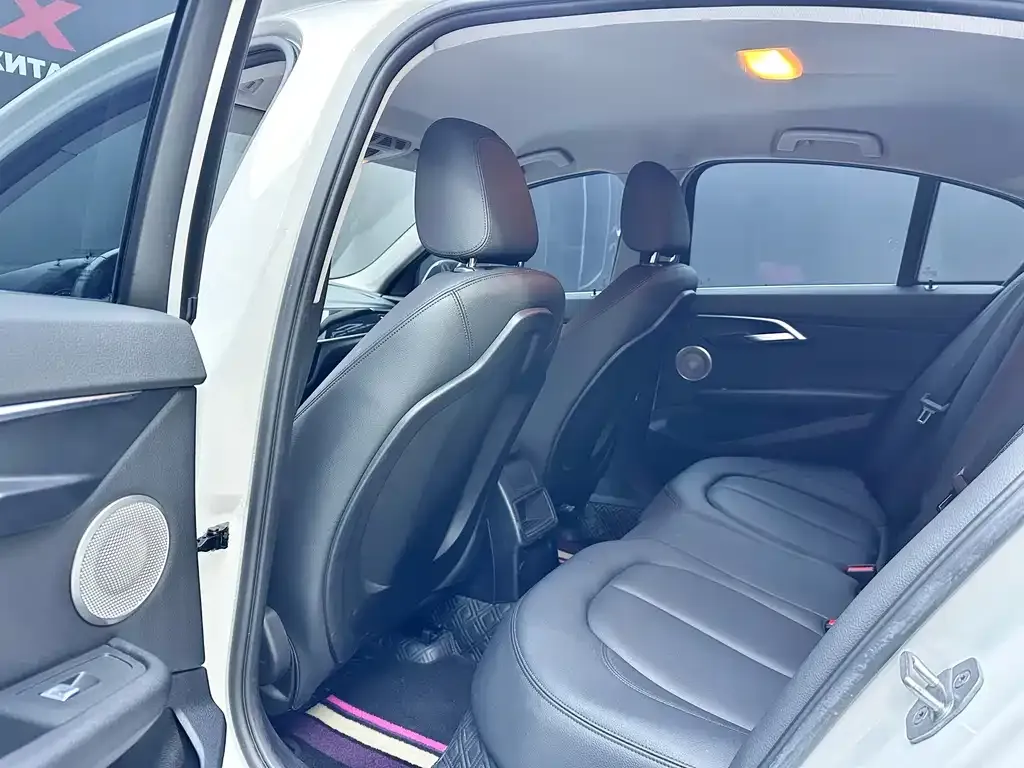 BMW 1 Series 2022 из CN, фото 8