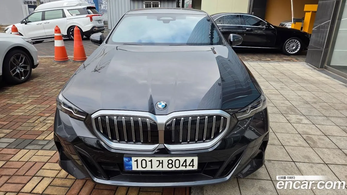 BMW 5-Series — фото 1