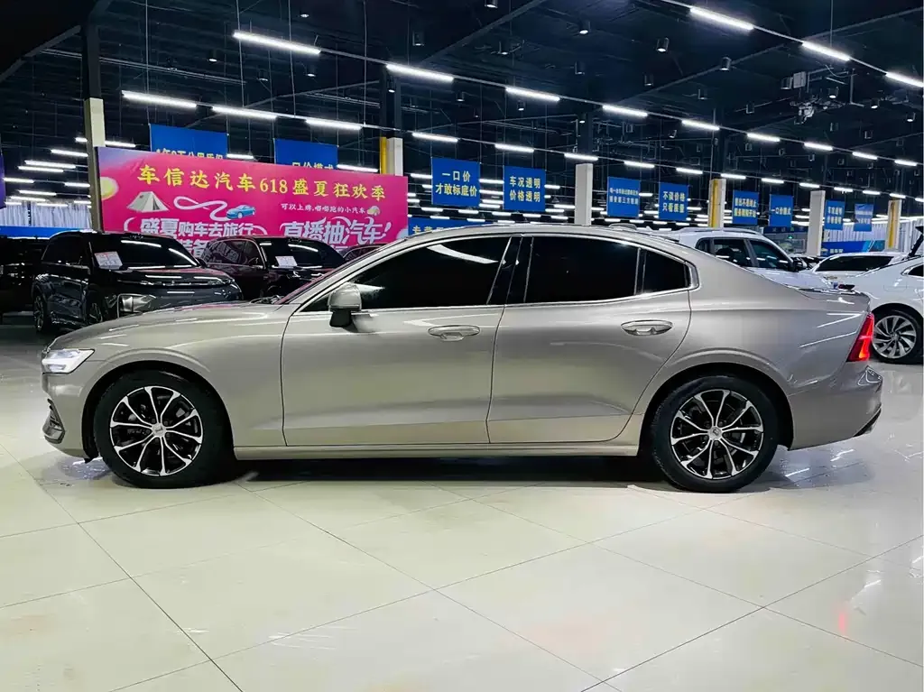 Volvo S60 2021 из CN, фото 5