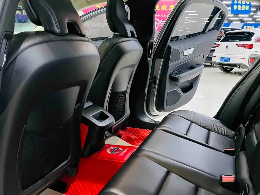 Volvo S60 2021 из CN, фото 8