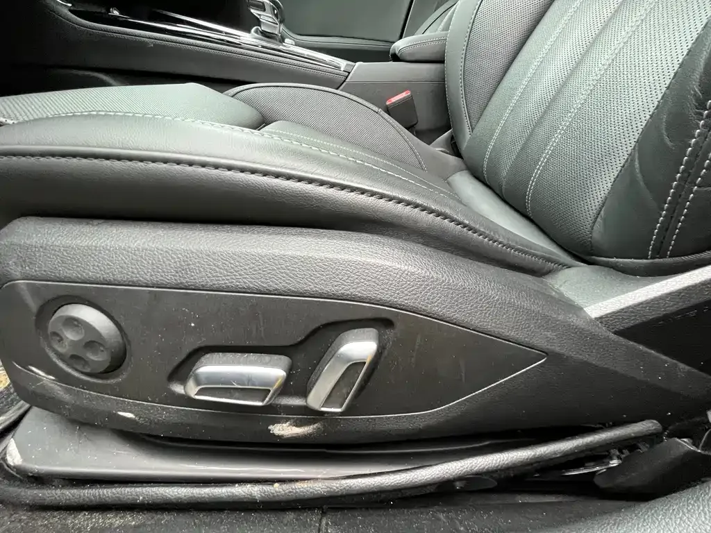 Audi A4L 2024 из CN, фото 8