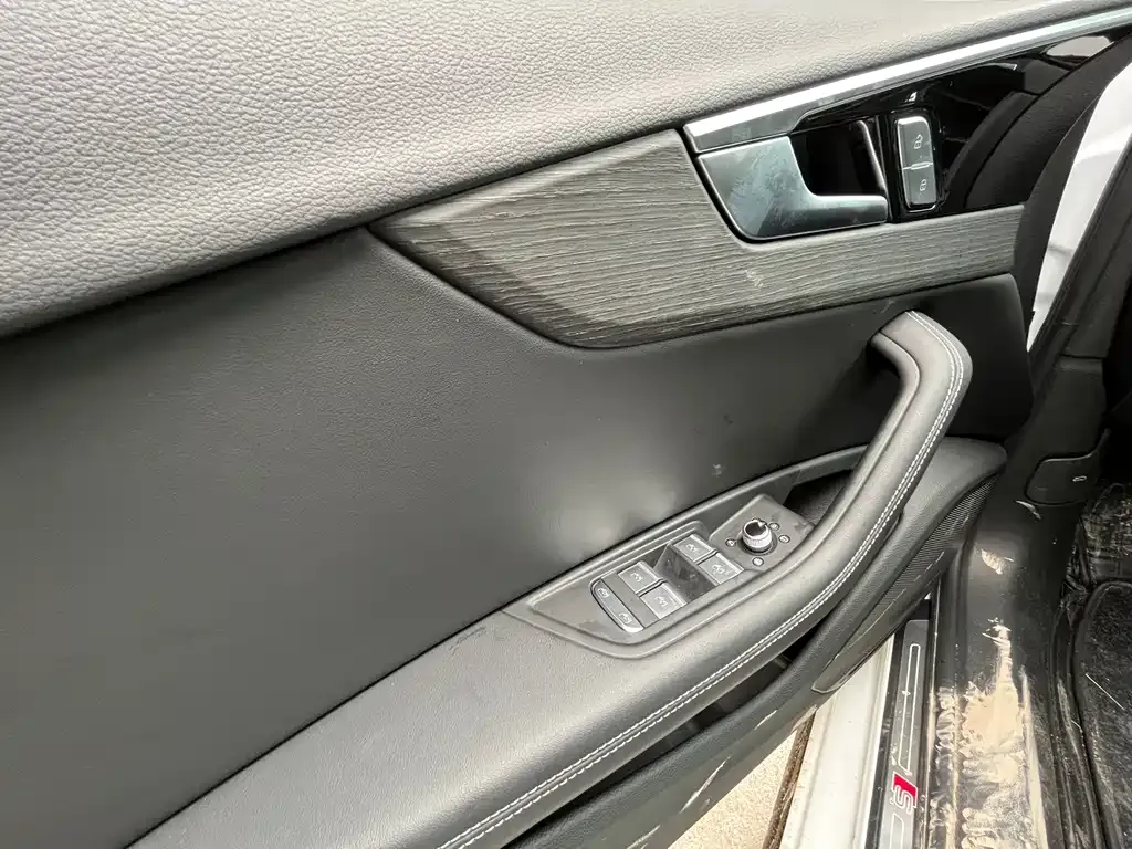 Audi A4L 2024 из CN, фото 9