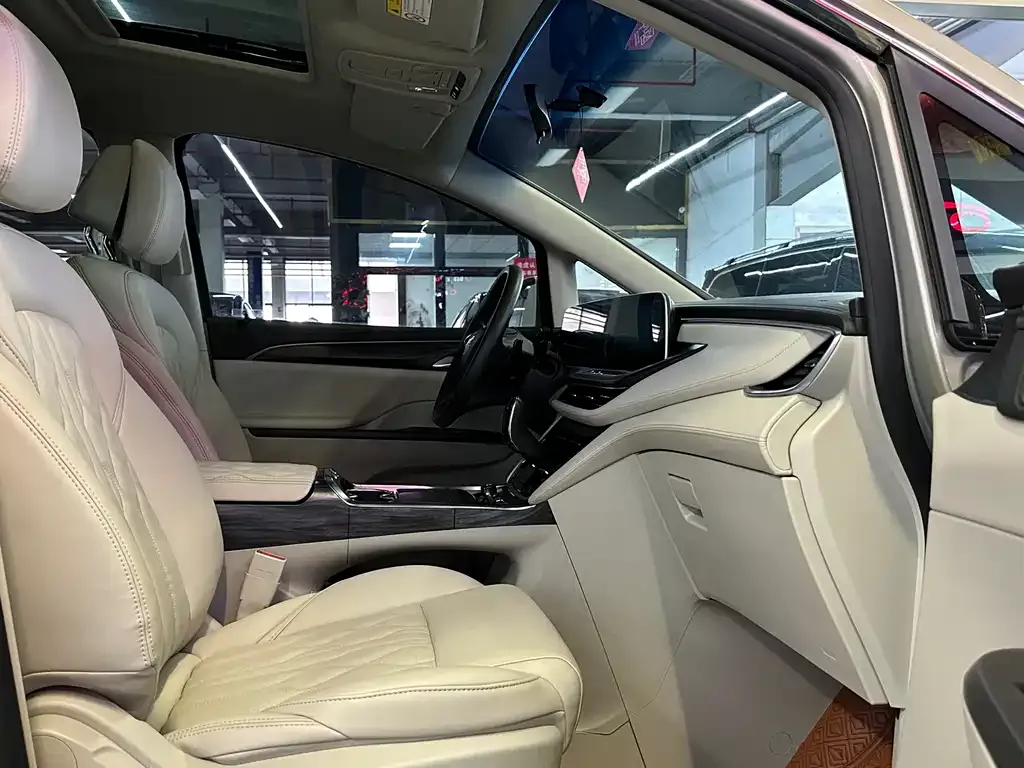 Buick GL8 2023 из CN, фото 4
