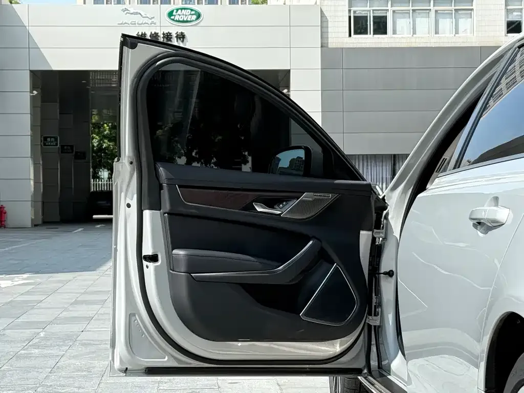 Jaguar XFL 2025 из CN, фото 5