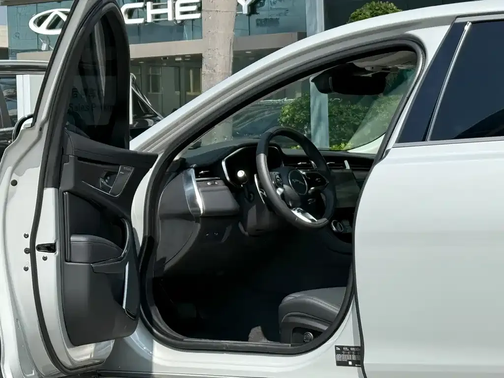 Jaguar XFL 2025 из CN, фото 7