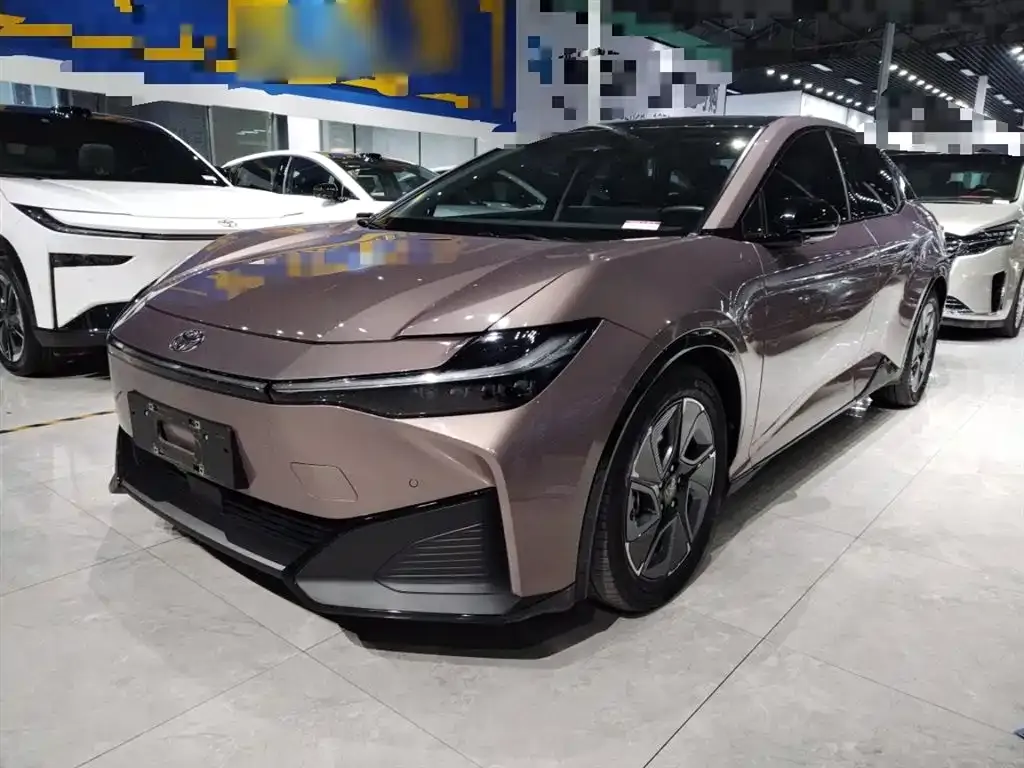Toyota bZ3 2023 из CN, фото 1