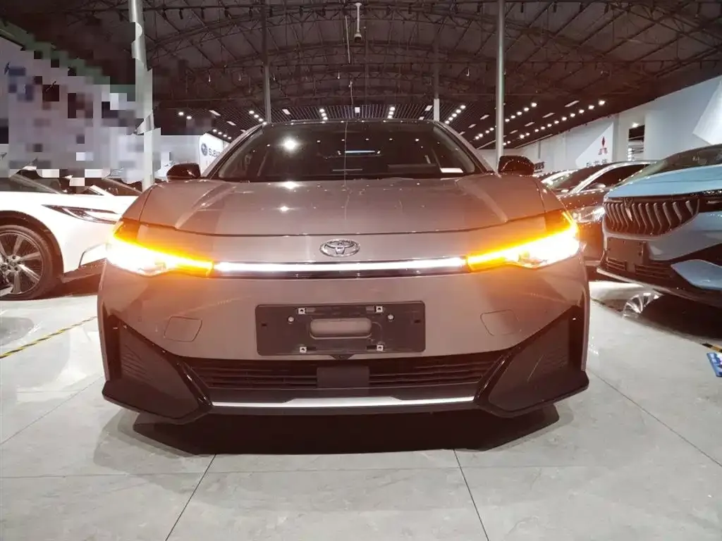 Toyota bZ3 2023 из CN, фото 3