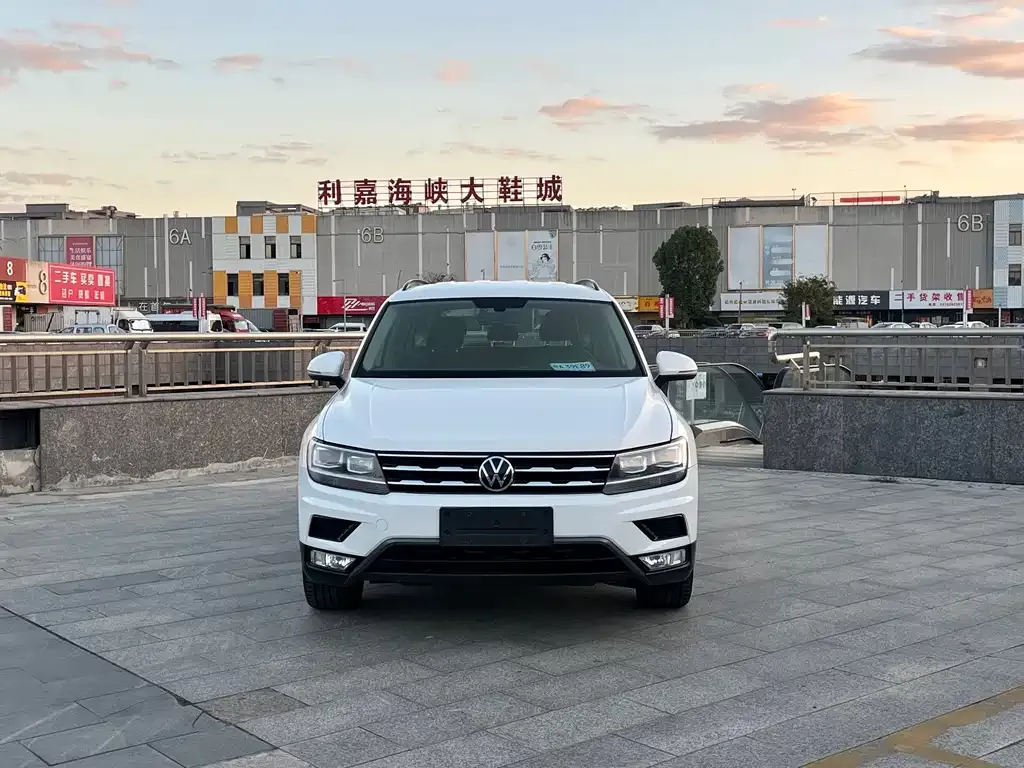 Volkswagen Tiguan L 2021 из CN, фото 2