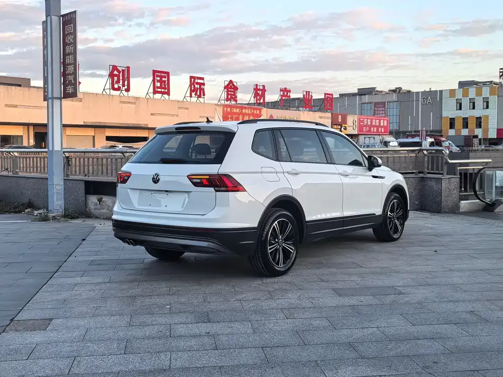 Volkswagen Tiguan L 2021 из CN, фото 3