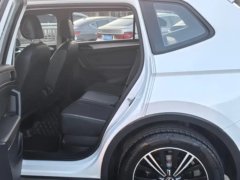 Volkswagen Tiguan L 2021 из CN, фото 6