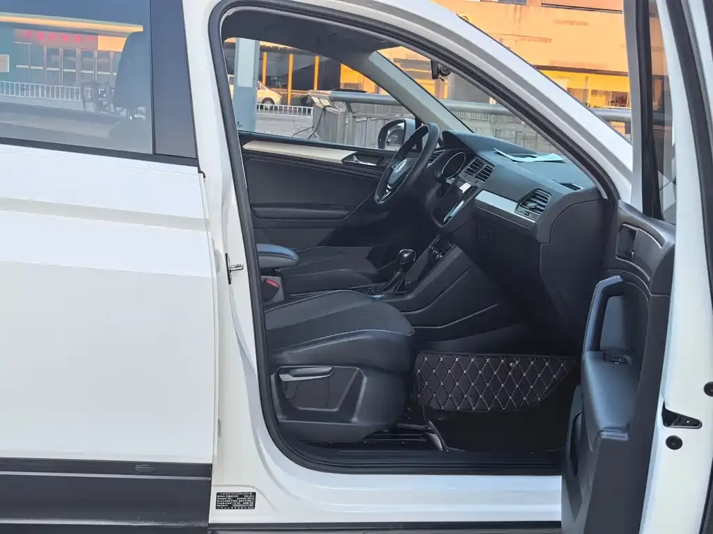 Volkswagen Tiguan L 2021 из CN, фото 7