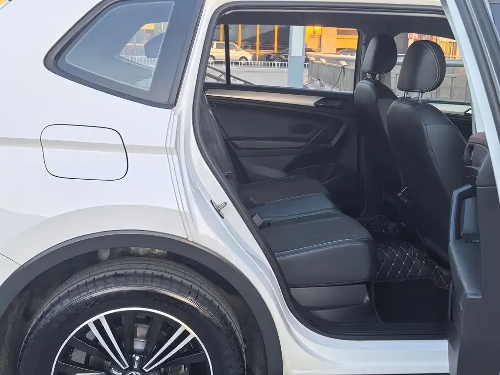 Volkswagen Tiguan L 2021 из CN, фото 8