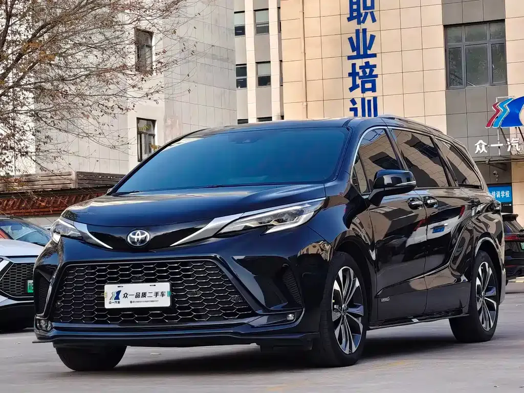 Toyota Granvia 2023 из CN, фото 1