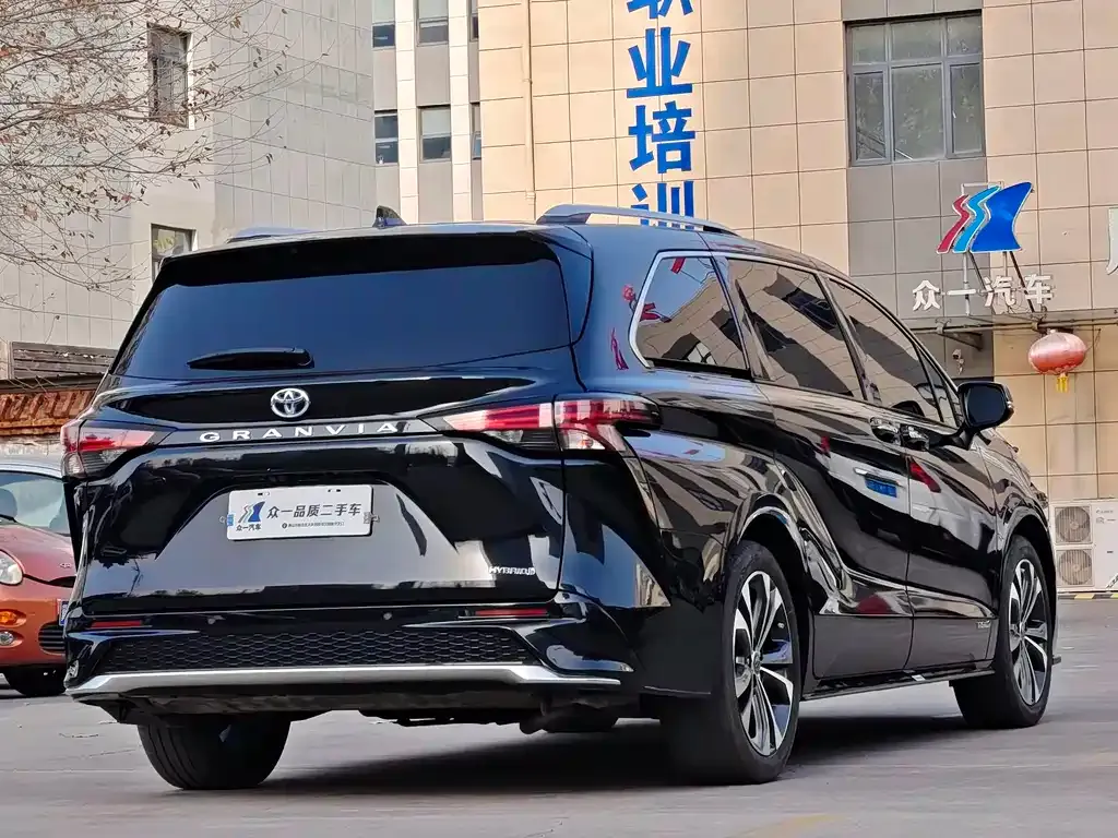 Toyota Granvia 2023 из CN, фото 7