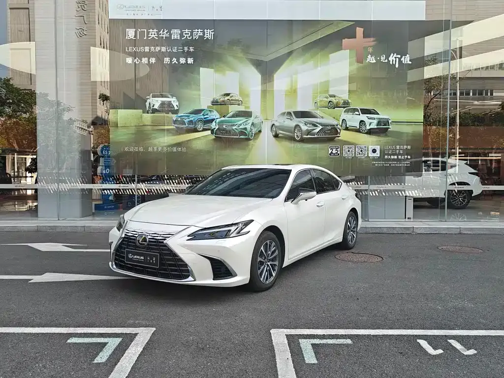Lexus ES — фото 1