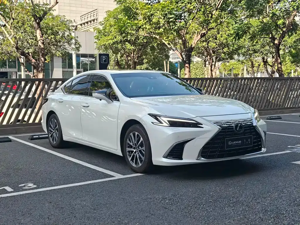 Lexus ES — фото 5