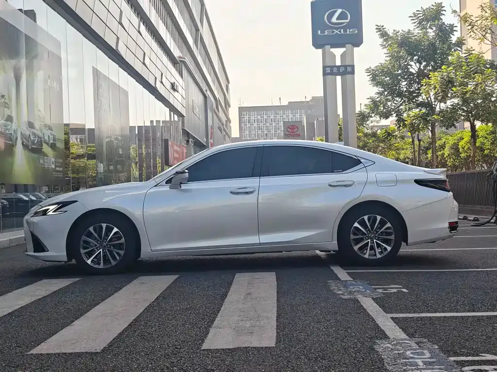 Lexus ES — фото 6