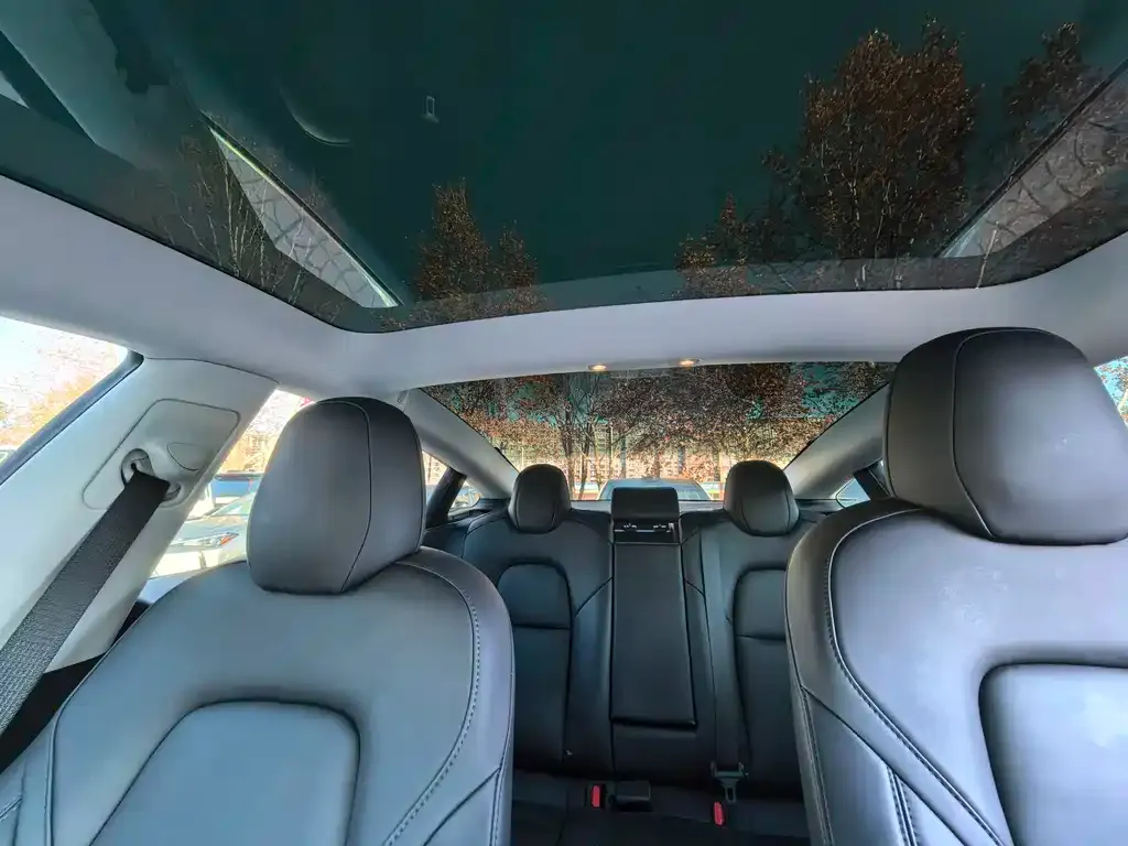 Tesla Model 3 — фото 10