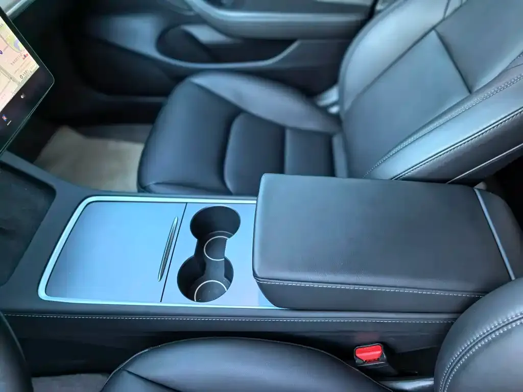 Tesla Model 3 — фото 7
