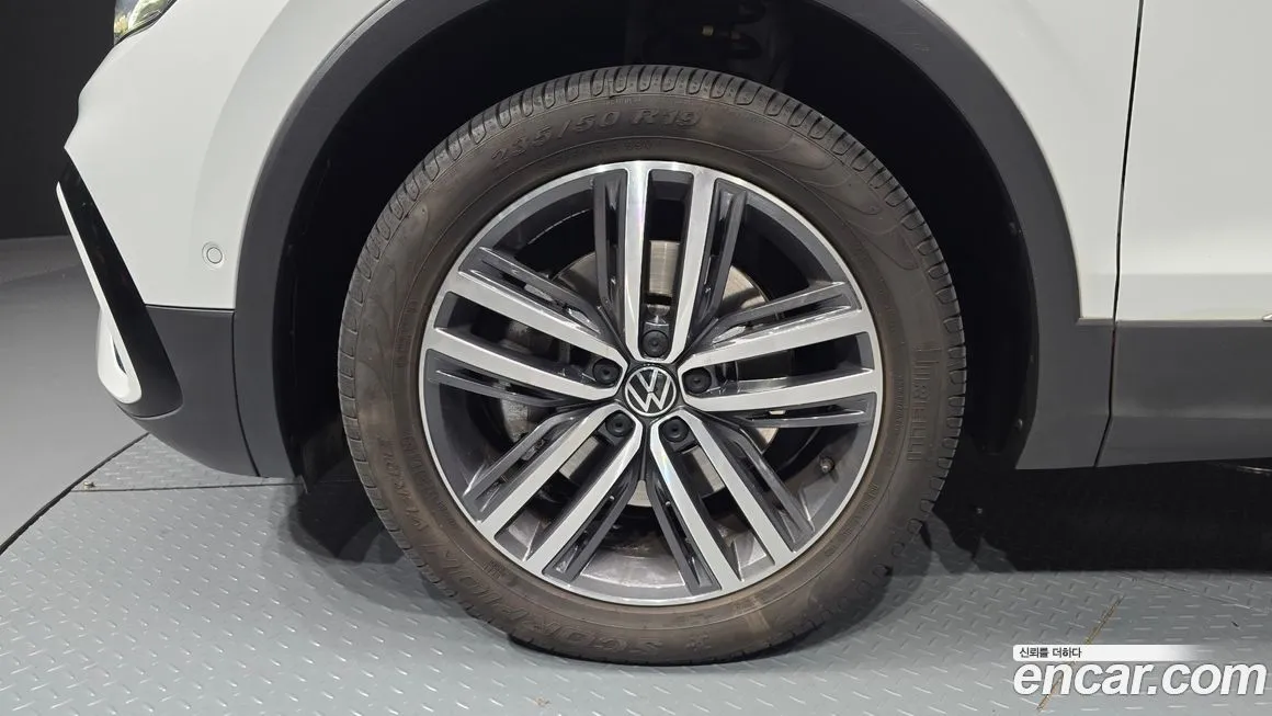 Volkswagen Tiguan — фото 5
