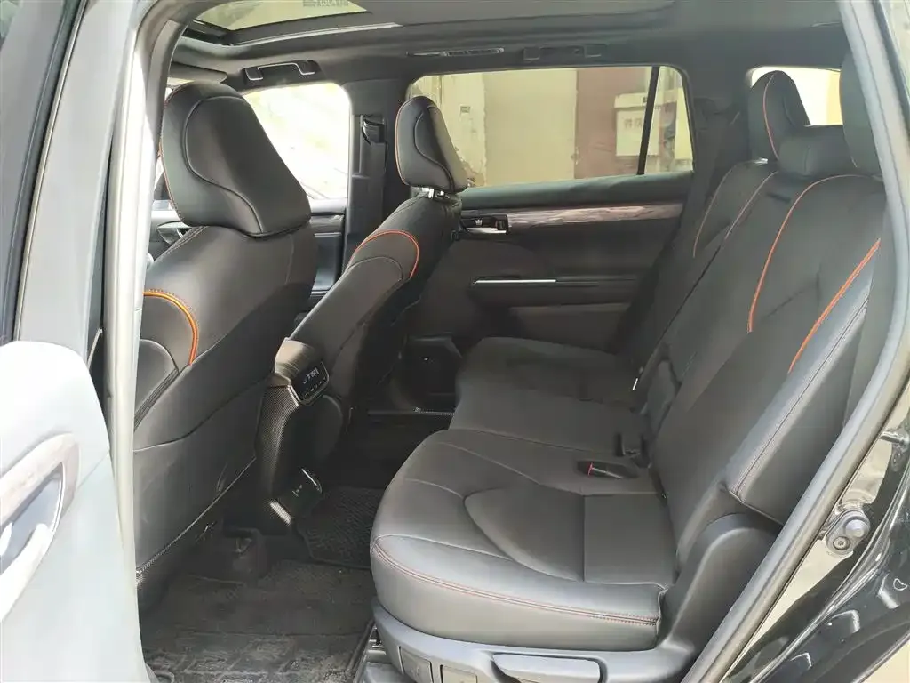 Toyota Crown Kluger 2025 из CN, фото 3