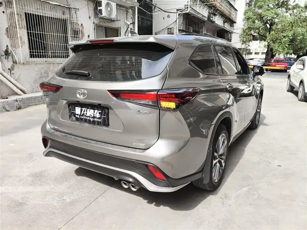 Toyota Crown Kluger 2025 из CN, фото 8